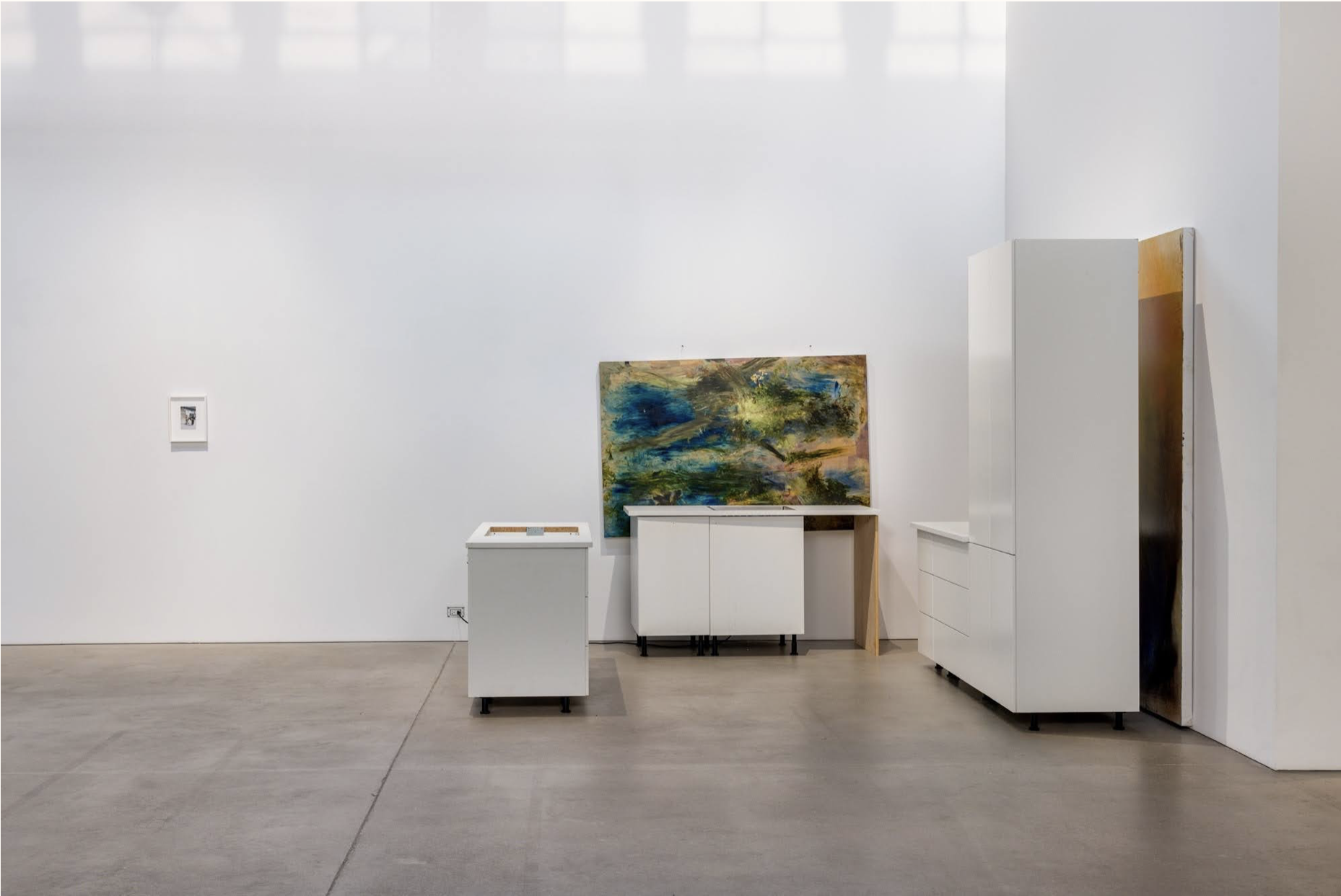 Left to right: Shir Ende, “RS Rehearsal #8” (2026), Dave Lloyd, “IKEA Kitchen in a Bedroom in a Gallery for Fertilized Egg Piece with Abstract Paintings” (2011-2026) /Photo: Richard Gray Gallery.